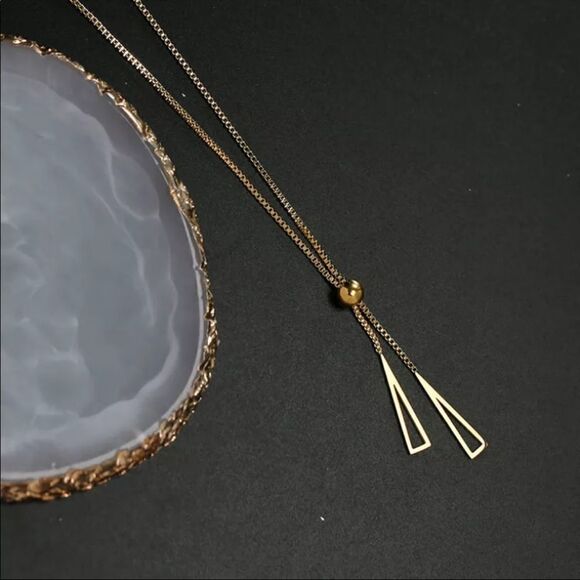 - #40 NEW 18K Gold Plated Lariat Triangle Necklace - Picture 4 of 8